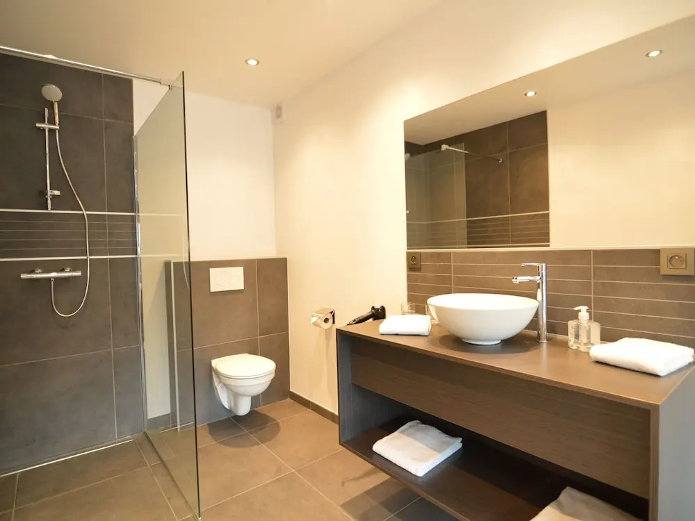 Lavish Villa in Malmedy with Heated Pool, Hot Tub, Infrared Sauna