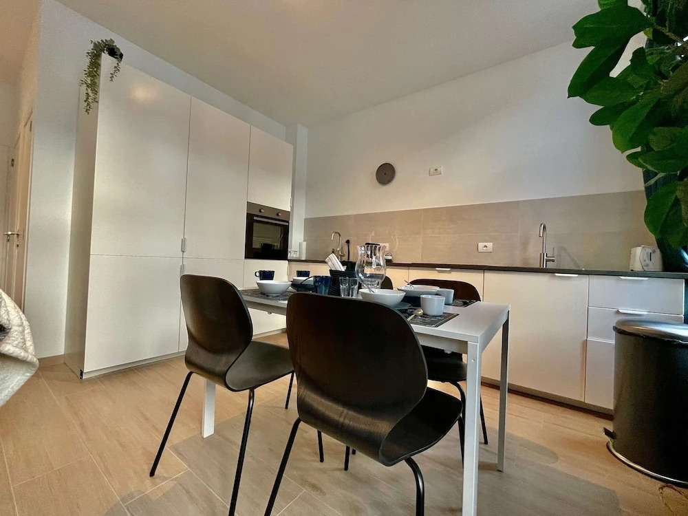 Luxury Dlx 1BR Near Fashion District by Oneluxstay