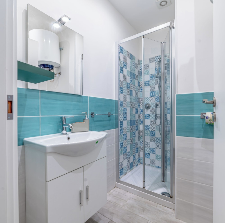 Cozy Enna Rooms - Metro Re di Roma & WiFi