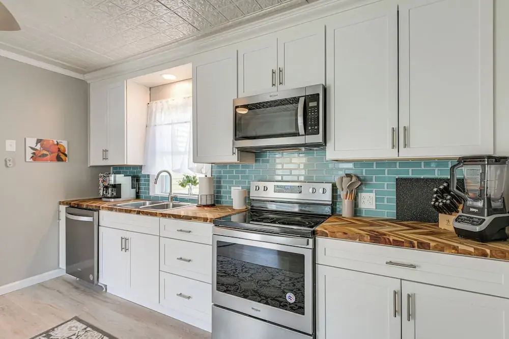Presque Isle Home w/ Screened Porch Near River!