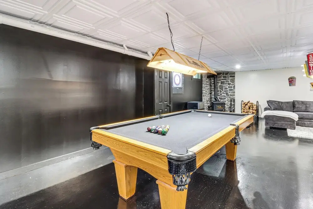 7 Mi to Big Boulder: Resort-style Poconos Retreat