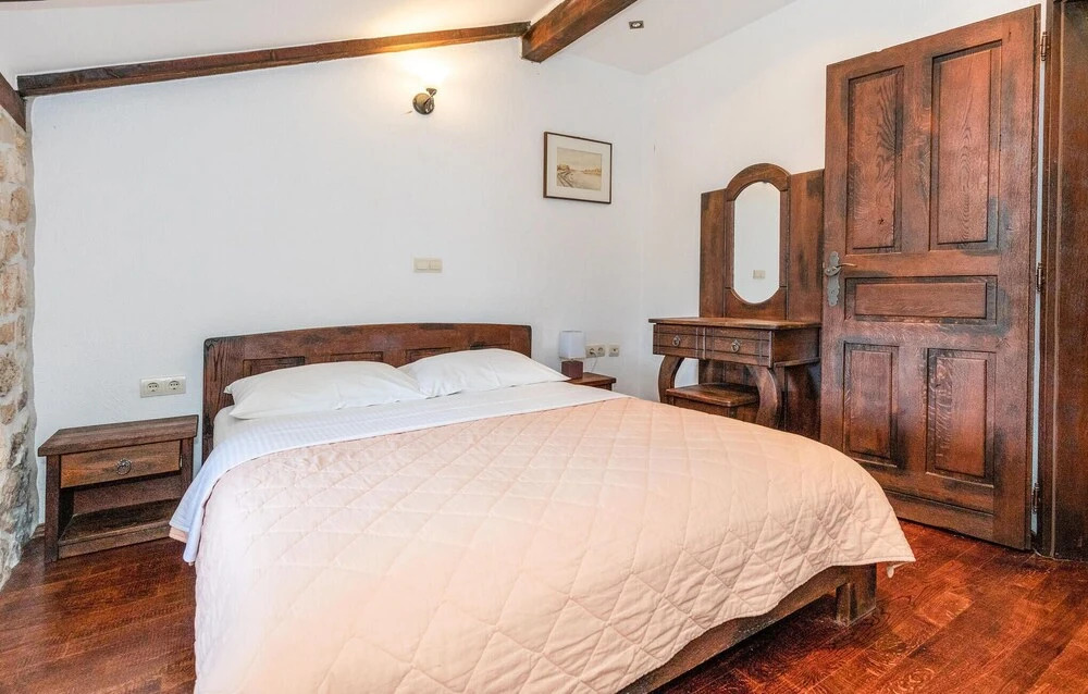 Stunning Home in Duboka With 5 Bedrooms, Wifi and Outdoor Swimming Pool