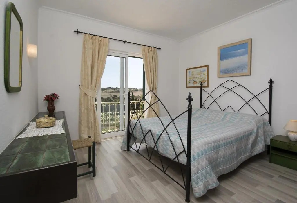 607 Villa Lorena
