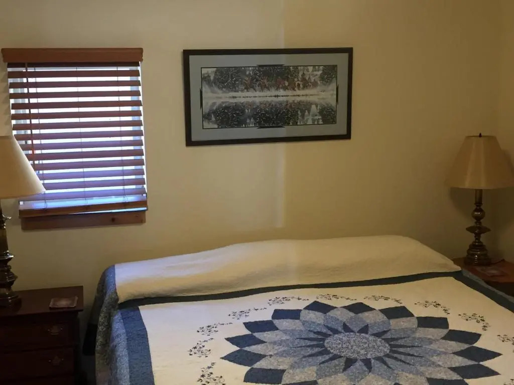 Creekside Downtown Vacation Suites, Only Adults 25 or older