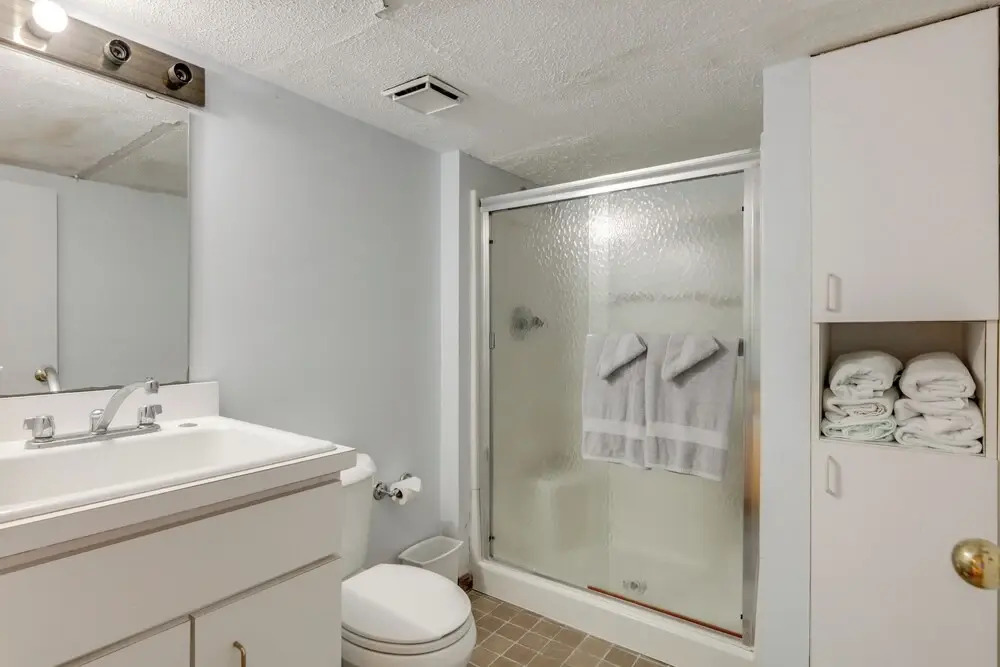 4 Mi to Dtwn Loveland: Private Retreat w/ Decks