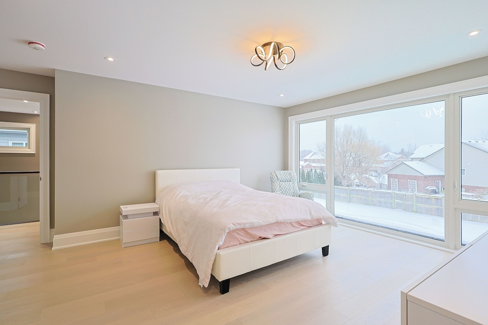 Modern Masterpiece Luxury 6 Bedroom Home