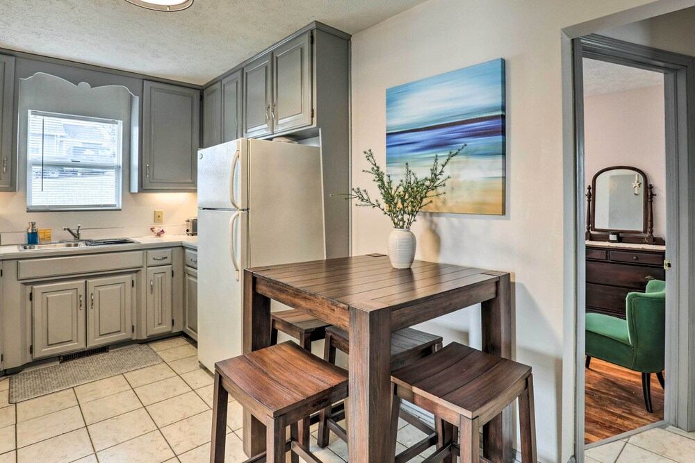 Cozy Omaha Vacation Rental: 6 Miles to Downtown!