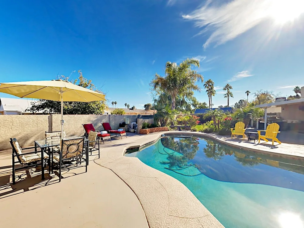 Stylish Desert Oasis - 3 Br Home