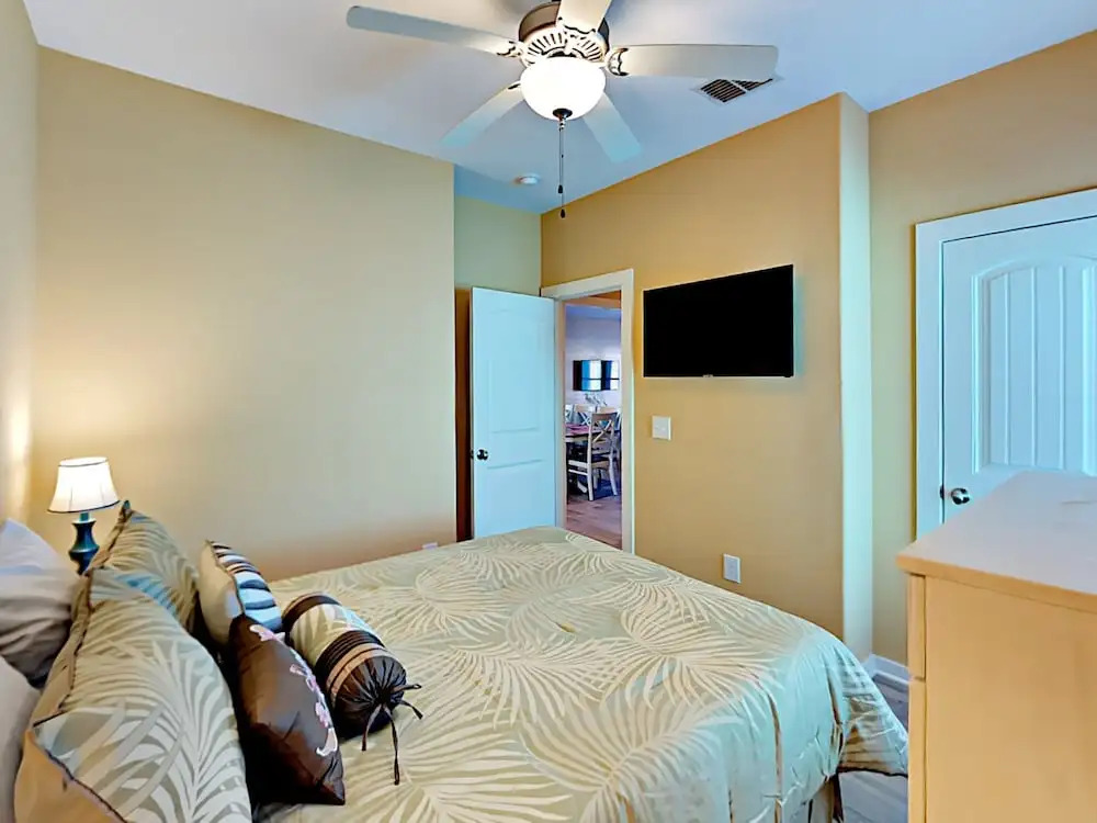 The Lemony Anemone - Three Bedroom Townhome