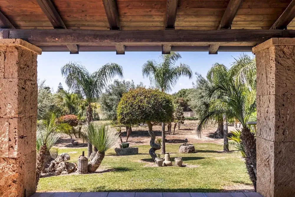 Luxury Garden in Gallina