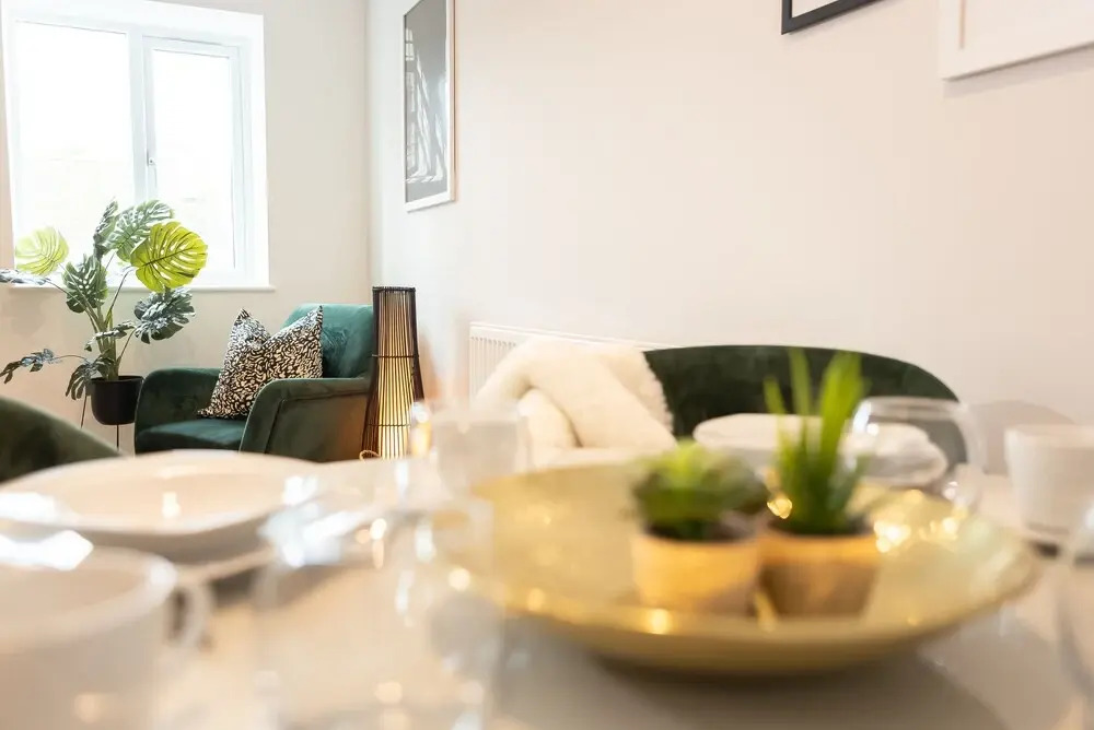 Super Luxe 2 Bed Apartment Torquay - Stunning Harbour View - Near Babbacoombe & Beach.