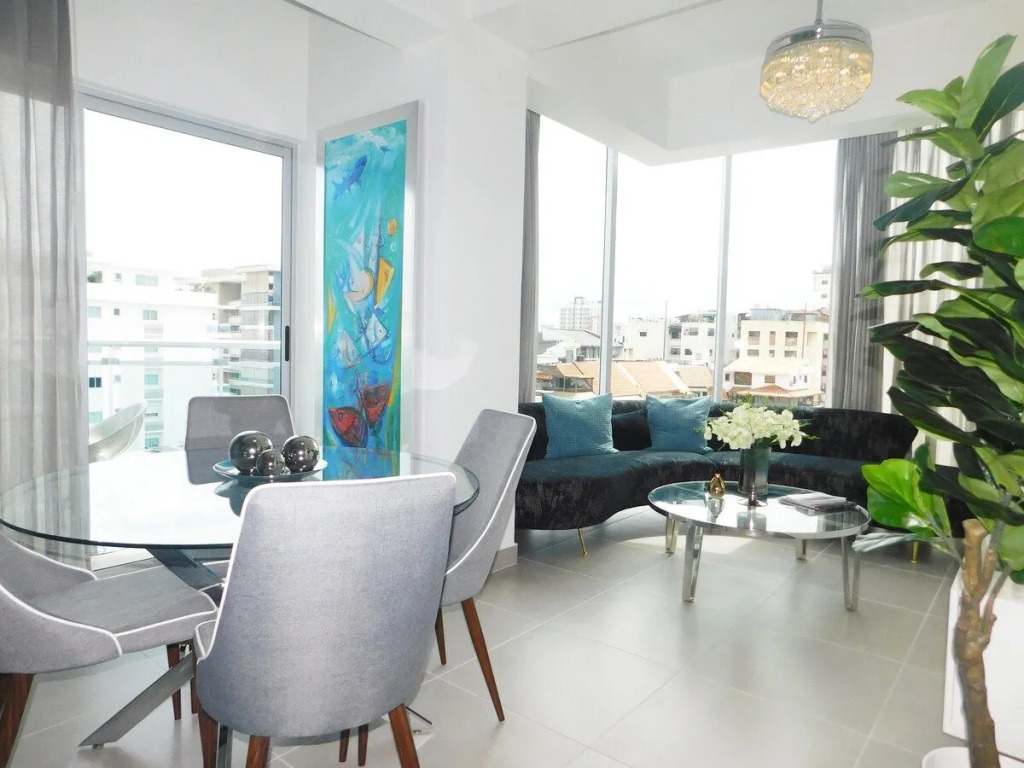 Design 1 King Bed Apt. In Piantini Center With Gym