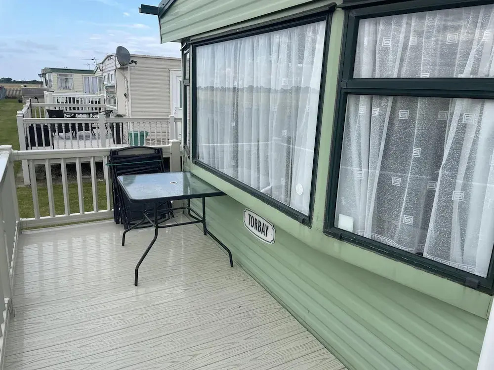 4 Bed Lodge Sleeps 8 - Pet Friendly, Parking