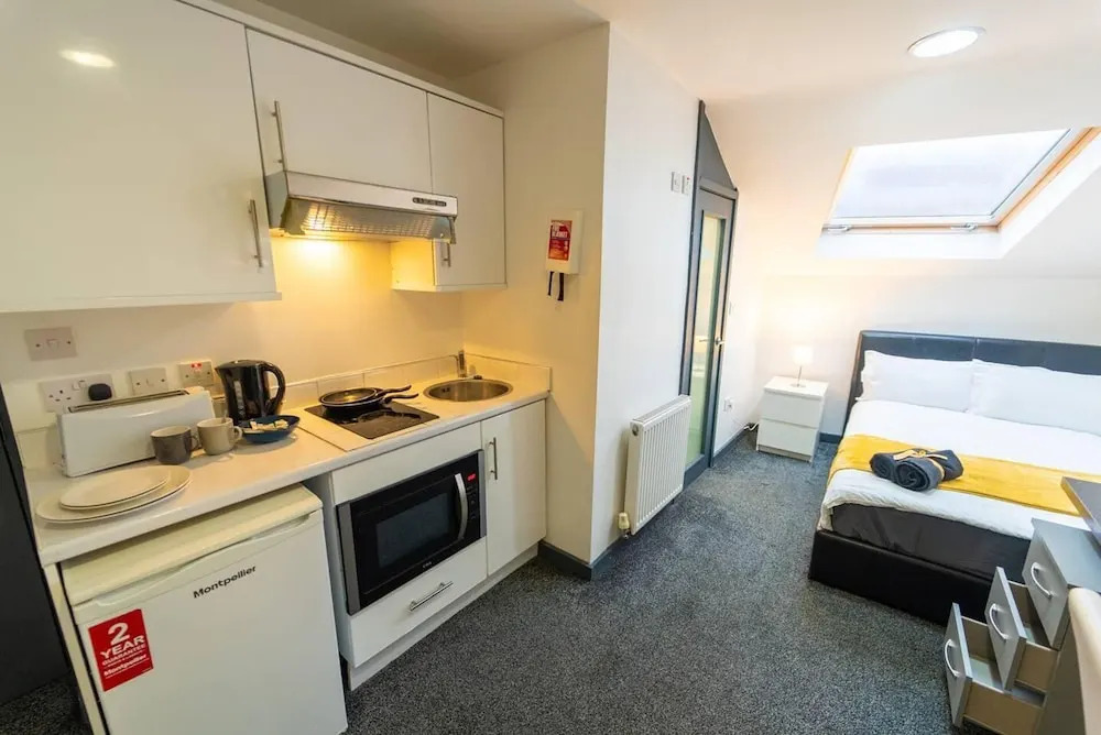 Spacious Comfortable Studio Near the University