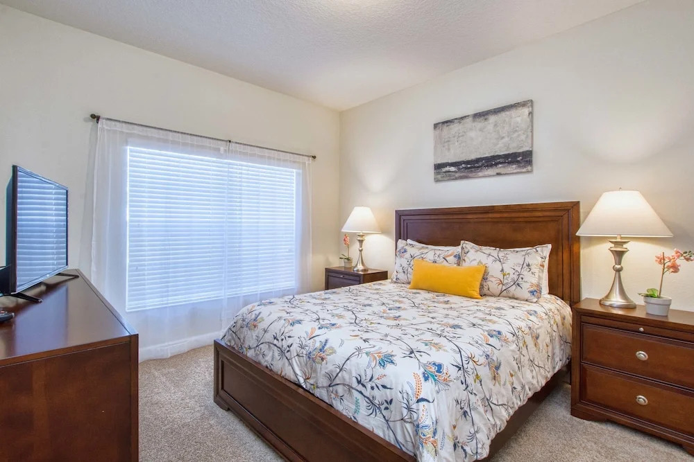 Storey Lake 4 Bedroom Townhome w Splashpool - 1624ST
