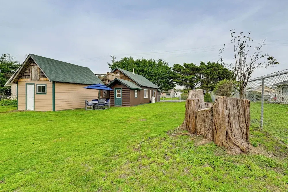 Unique Dog-friendly Log Cabin: Short Walk to Ocean