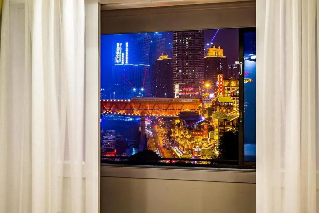 Chongqing Yuzhong·Hongya Cave· Locals Apartment 00134800