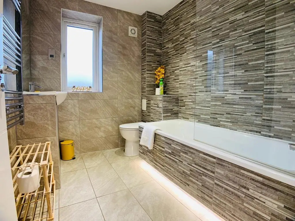 Springfield Apartment by Southwest Rooms - Free Parking & Netflix