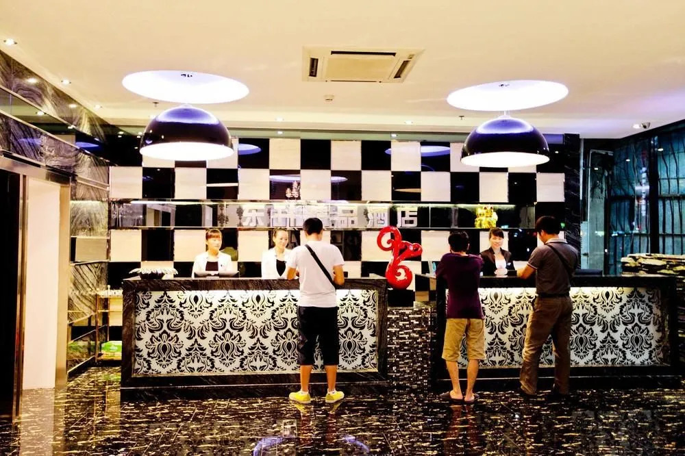 By Ron Hotel