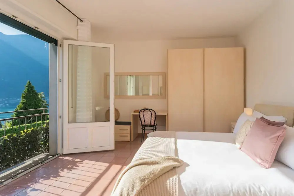 The Writers Nest Waterfront Villa by Rent All Como