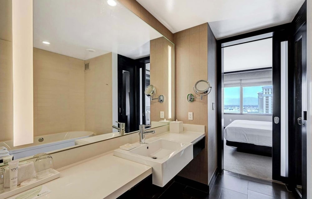 Luxe Vdara High-floor Panoramic Strip Views Sphere Views 22032
