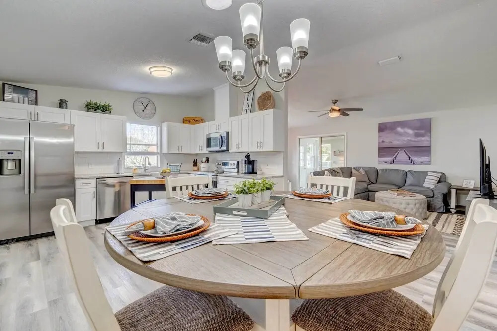 Peaceful Lady Lake Home w/ Screened-in Porch!
