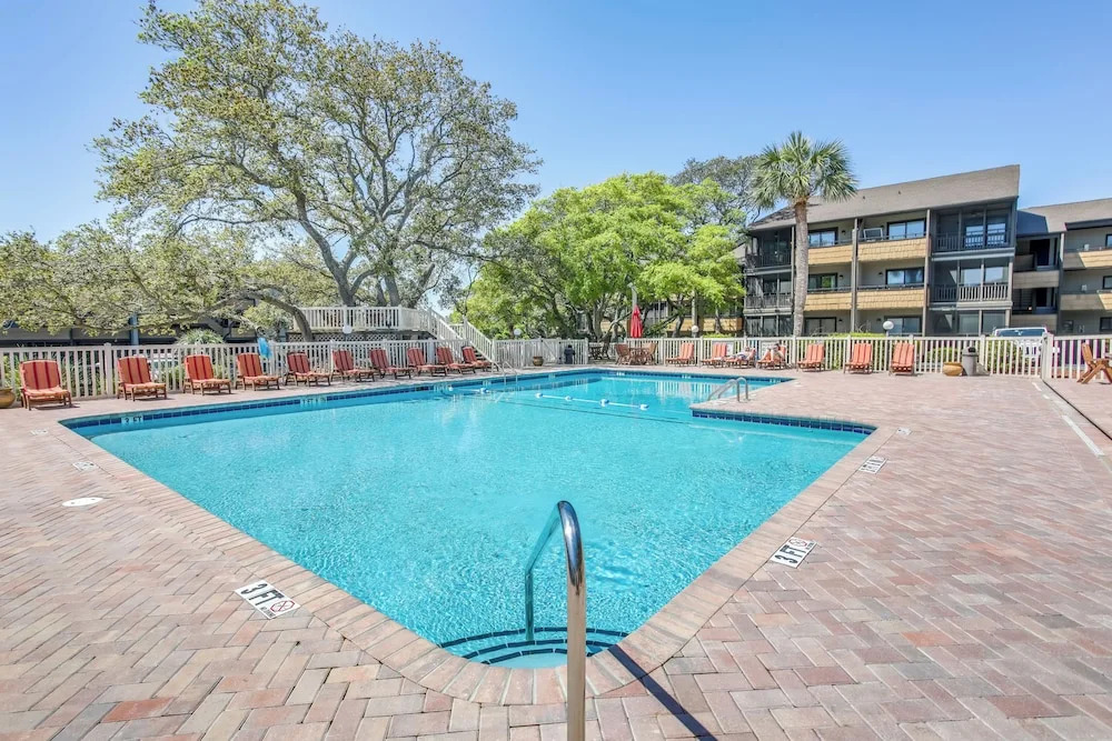 Walk to Ocean: Unit w/ 2 Balconies in Myrtle Beach