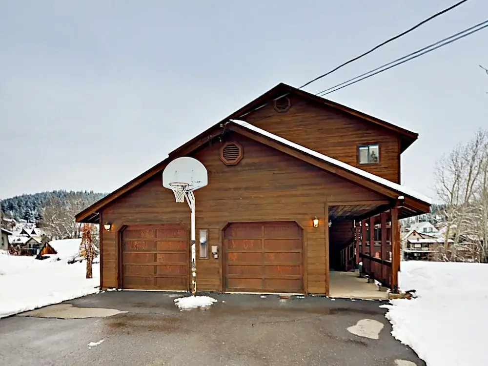 Riverfront Retreat - 3 Br Home