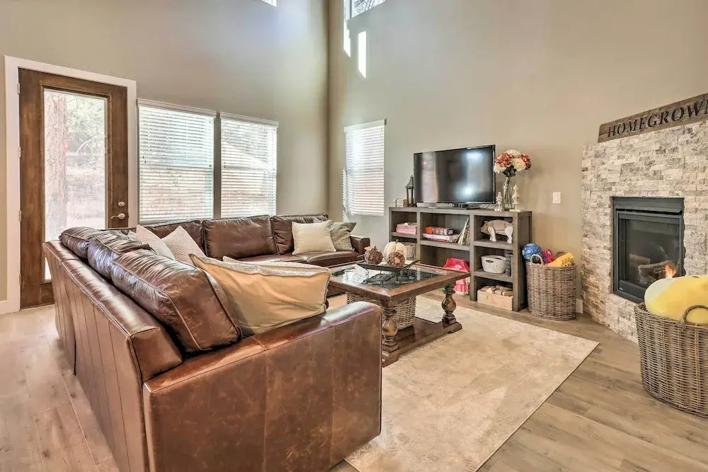 Family Home w/ Deck, 3 Mi to Downtown Flagstaff!