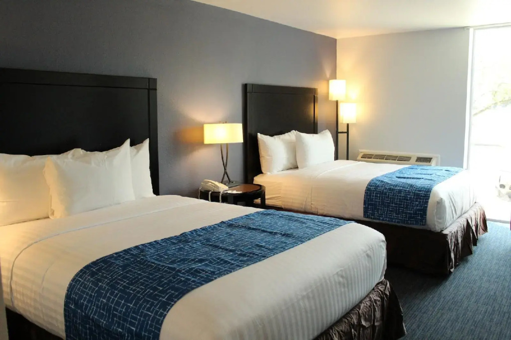 Di Resort Riverside Racine