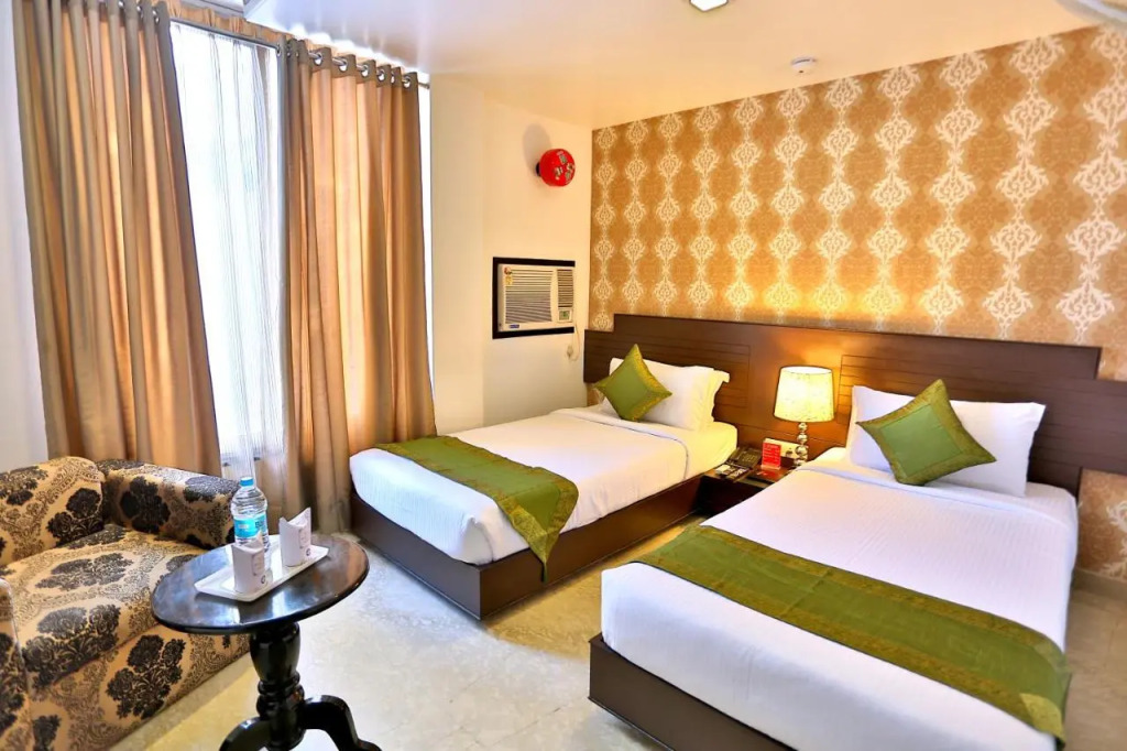 Hotel Raya Inn