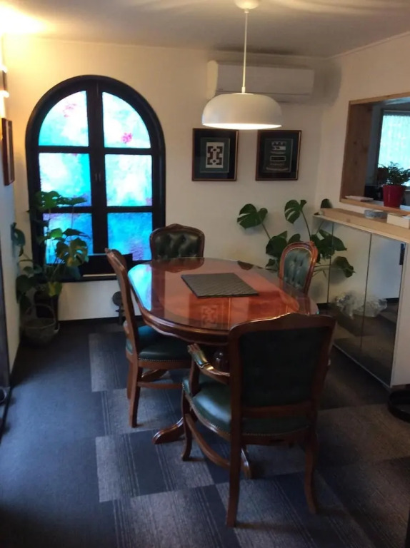 Jonni`s Place