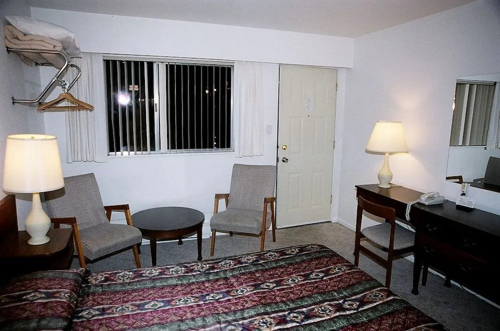 Royal Lodge Motel