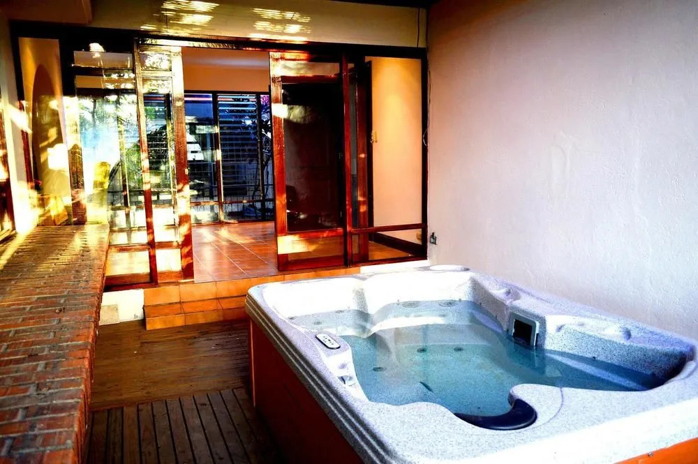 Nest Hotel B & B