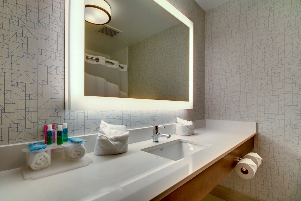 Holiday Inn Express & Suites Aurora - Naperville by IHG