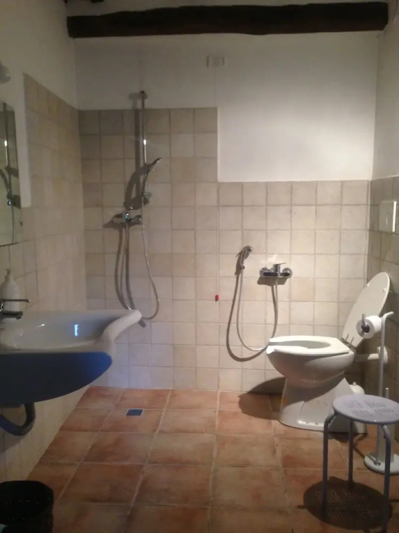 Casale Belvedere con piscina nel bosco