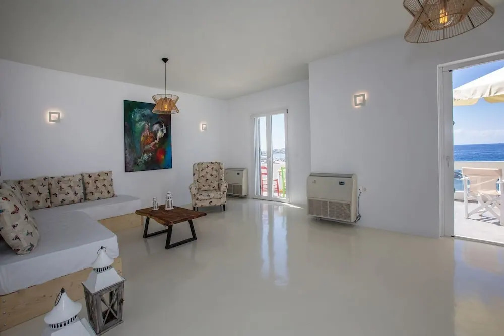 2 Bedroom Apartment With Terrace in Tinos Chora