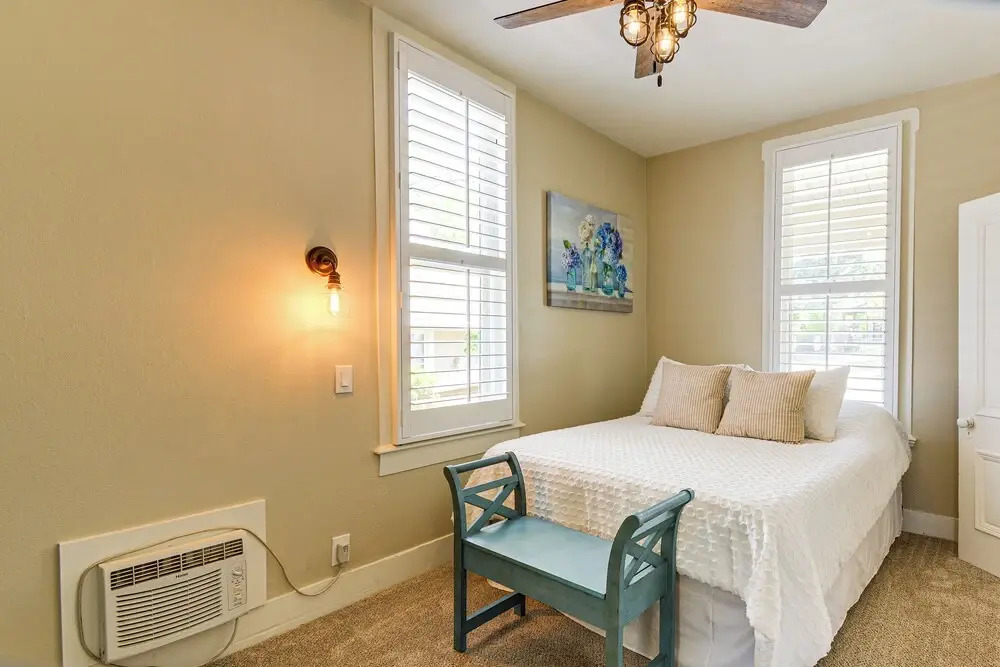 Walk to Courthouse Square: Quiet Home w Porch