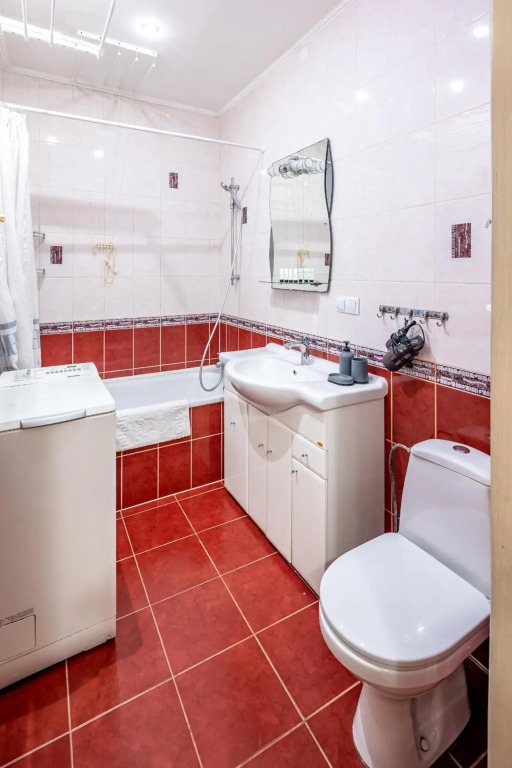 Just another comfy apartment on the main squere. 2 bedrooms, own heating, AC