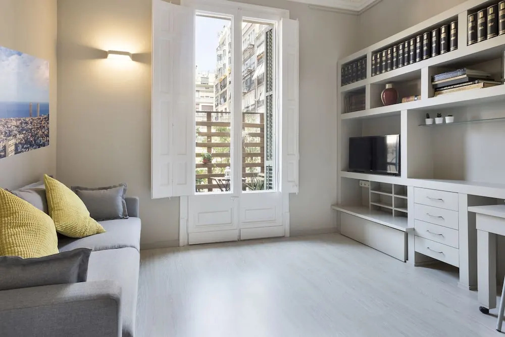Urquinaona Apartment