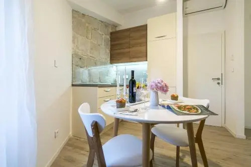 Studio Apartments Petar in old part of town
