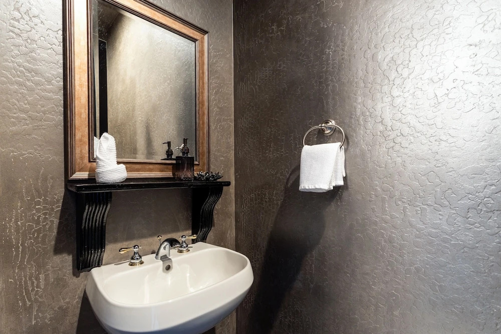 New Listing! Luxe 3br Desert Ridge 3 Bedroom Home