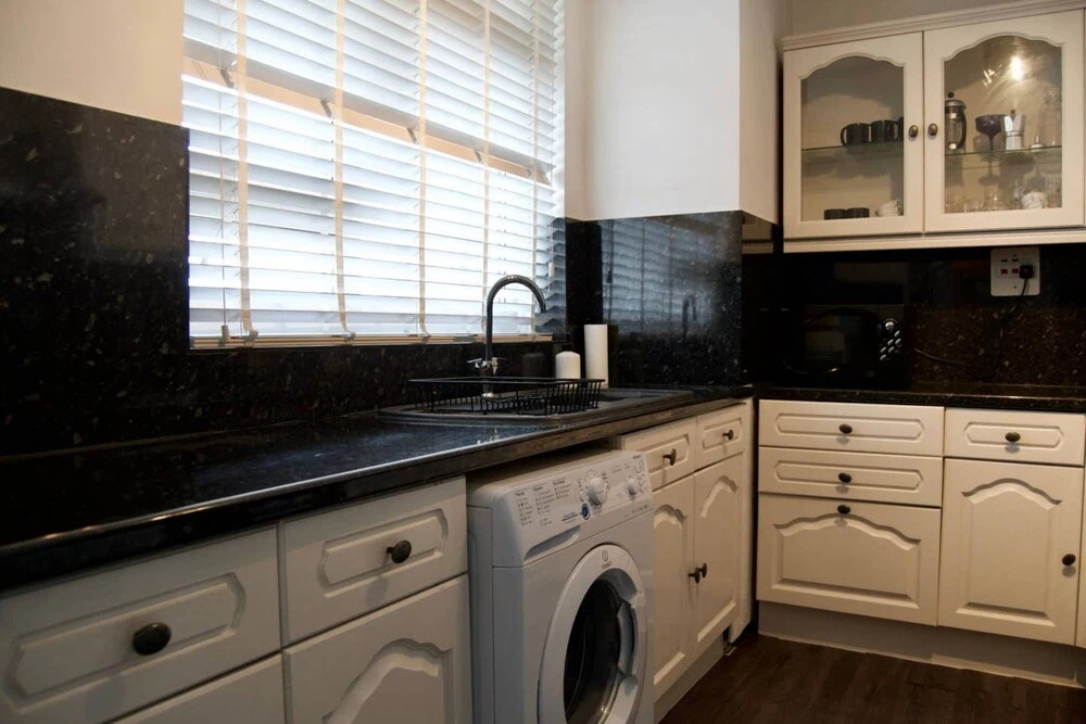 Bright and Spacious 2 Bedroom Flat off of Hackney Road