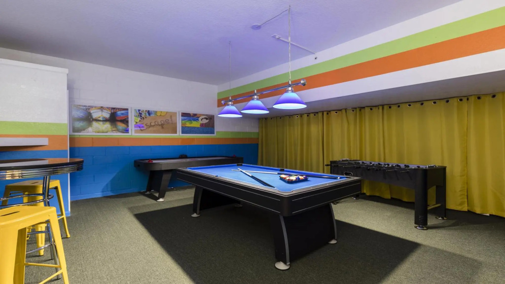 6BR Villa Near Disney w South-facing Pool spa