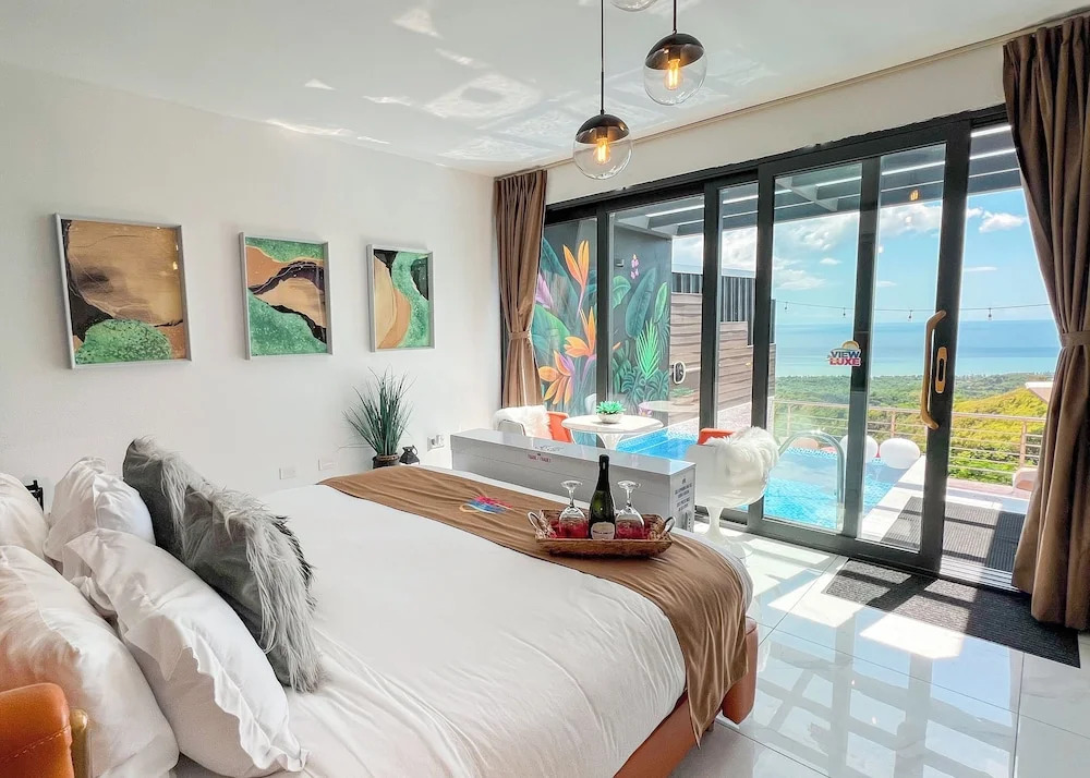The View Luxe