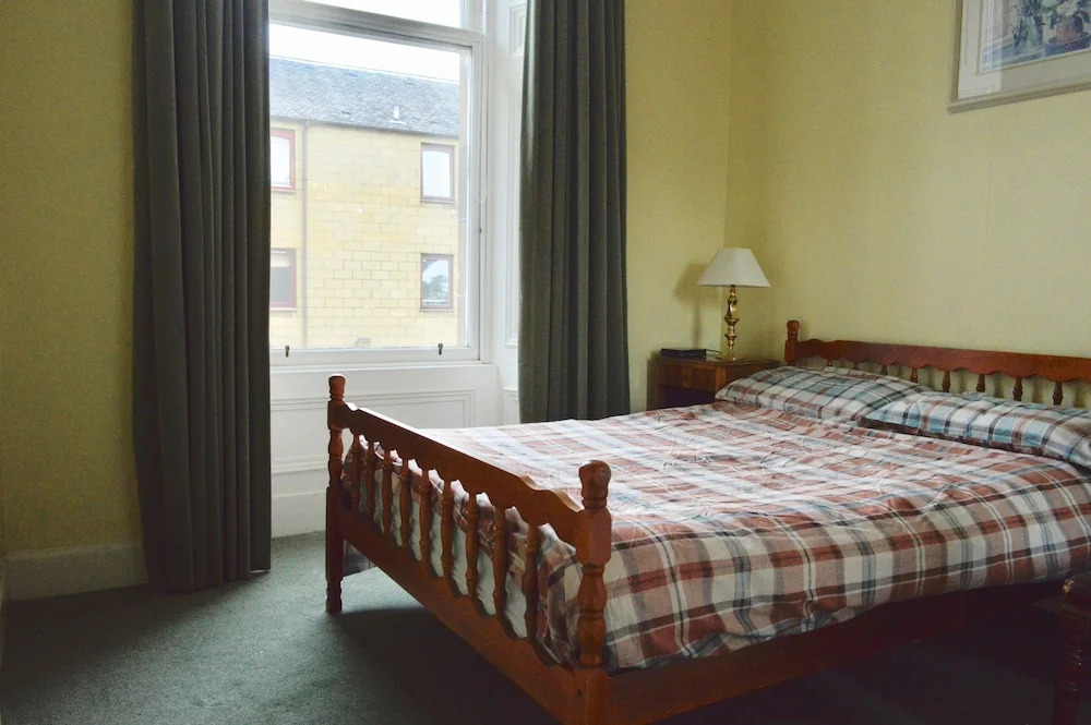 Period Flat With Parking & Arthurs Seat Views