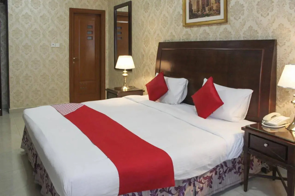 OYO 137 Clifton International Hotel