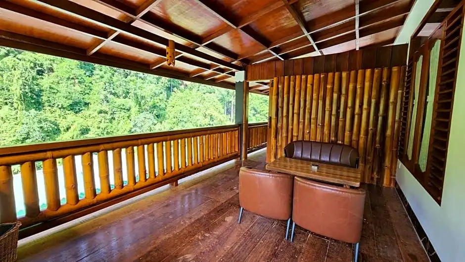 Sams Bungalows And Treks