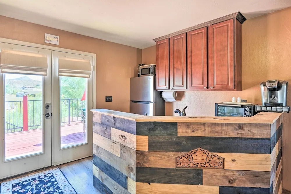 Dreamy Desert Studio w/ Deck + Pool Access!