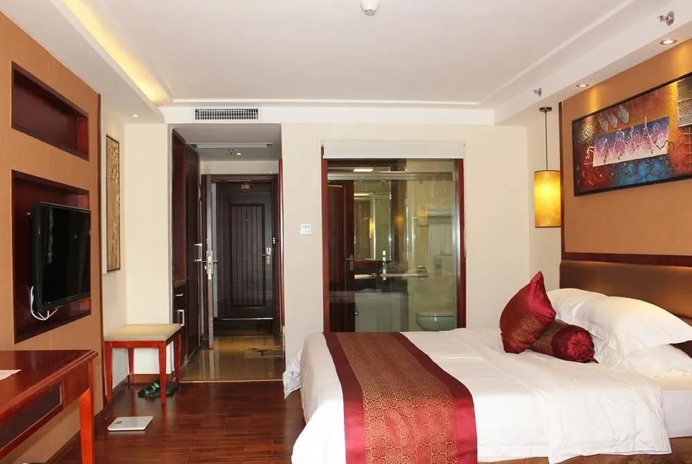 Yihua Riverview Hot Spring Holiday Hotel